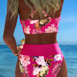 Bikini s kontrastným kvetinovým vzorom a rozparkom