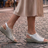 Hazel – Lesklá elegancia v metalickom platinovom odtieni