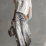 Monica | T-Shirt s výstrihom do V a súprava gradient leopard chiffon nohavíc